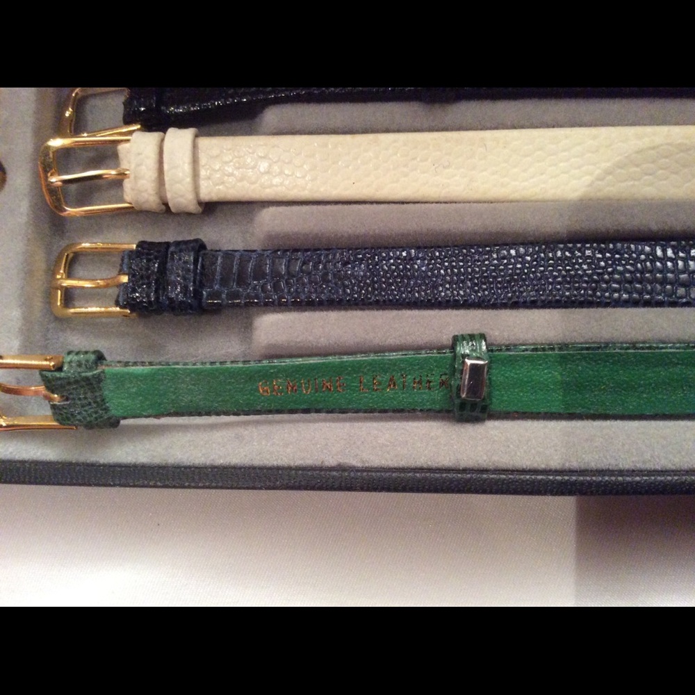LADIES WATCH WITH 6 LEATHER WATCH BANDS, NEW - Picture 3 of 7